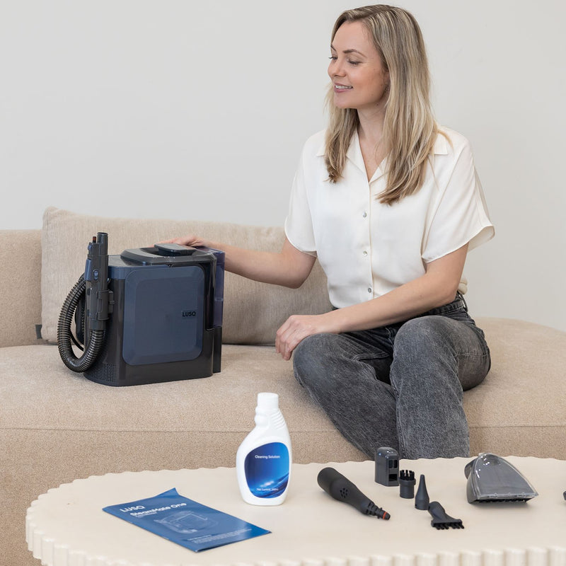 LUSQ Tapijtreiniger PRO 1800W - Stoomreiniger en vlekkenreiniger - 6 Opzetstukken - 100° Stoom - Zelfreinigend en Schoonmaakmiddel - Bankreiniger - Meubelreiniger - Handstomer